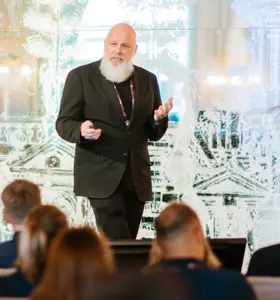 Bugge Holm Hansen - Futurist og seniorrådgiver ved Instituttet for Fremtidsforskning, ekspert i teknologi og&nbsp;innovation.