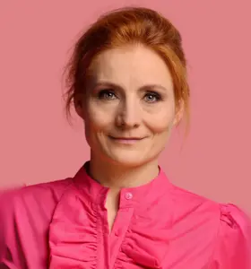 Pia Hauge - Ledelsesrådgiver og forfatter, der med humor og indsigt inspirerer til fokus, pauser og et sundere arbejdsliv.