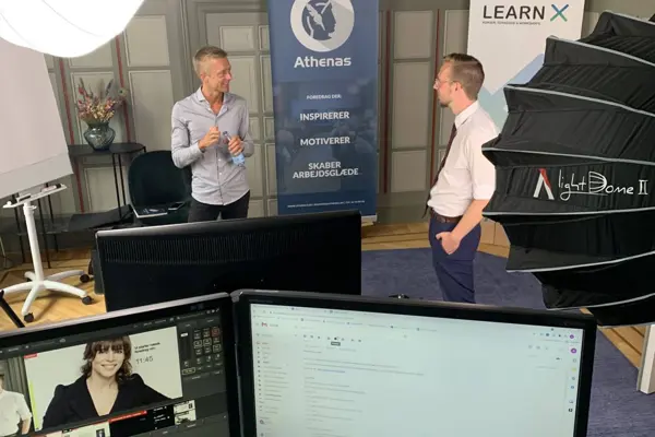 Online webinar eller fysisk foredrag? Sådan brænder du bedst igennem på begge formater