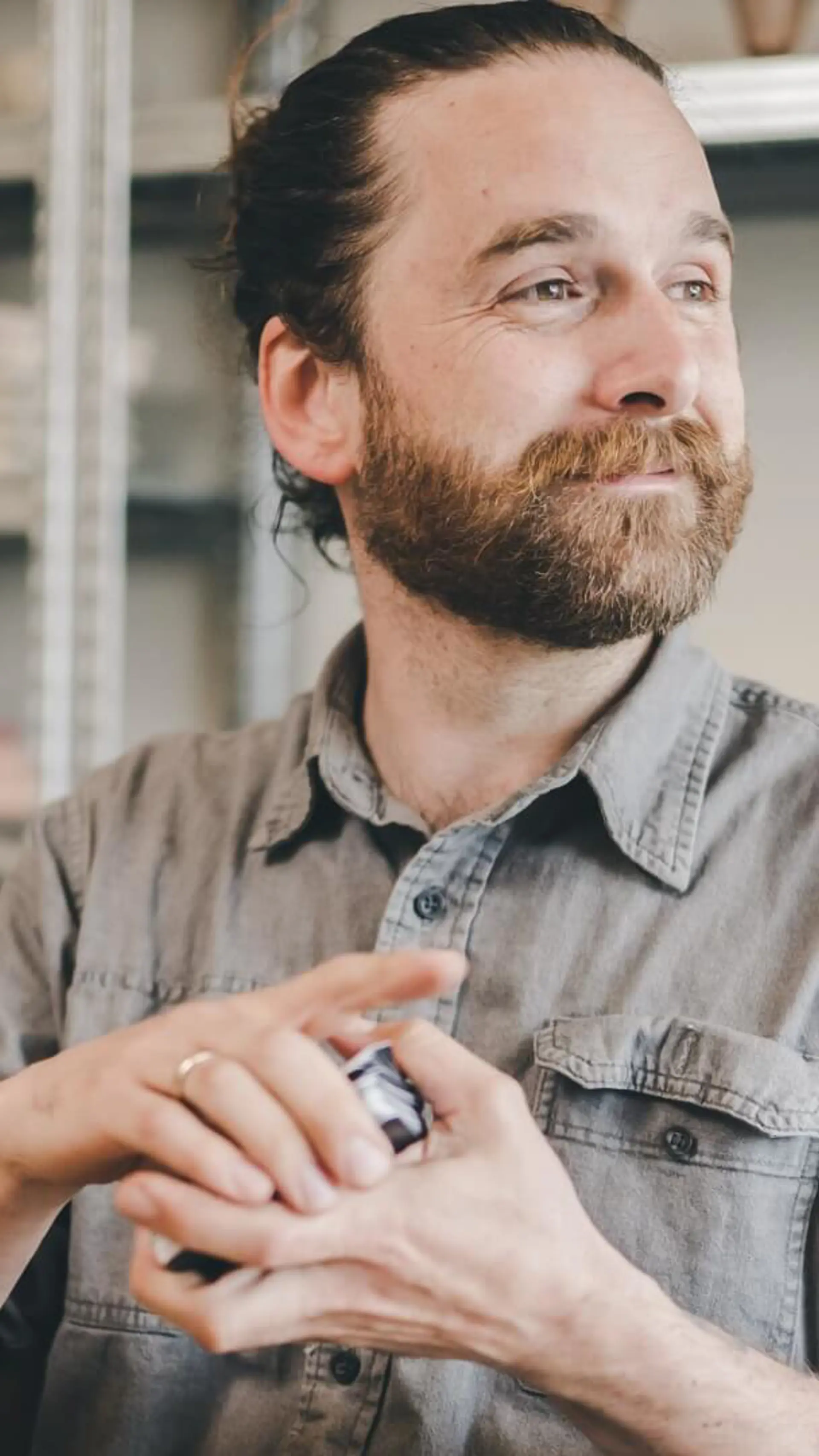 Frederik Svinth - <p>Frederik Svinth skaber foredrag om samtaler, fællesskab og relationer med varme, humor&nbsp;og et sprog, der rammer det, vi alle kender.</p>