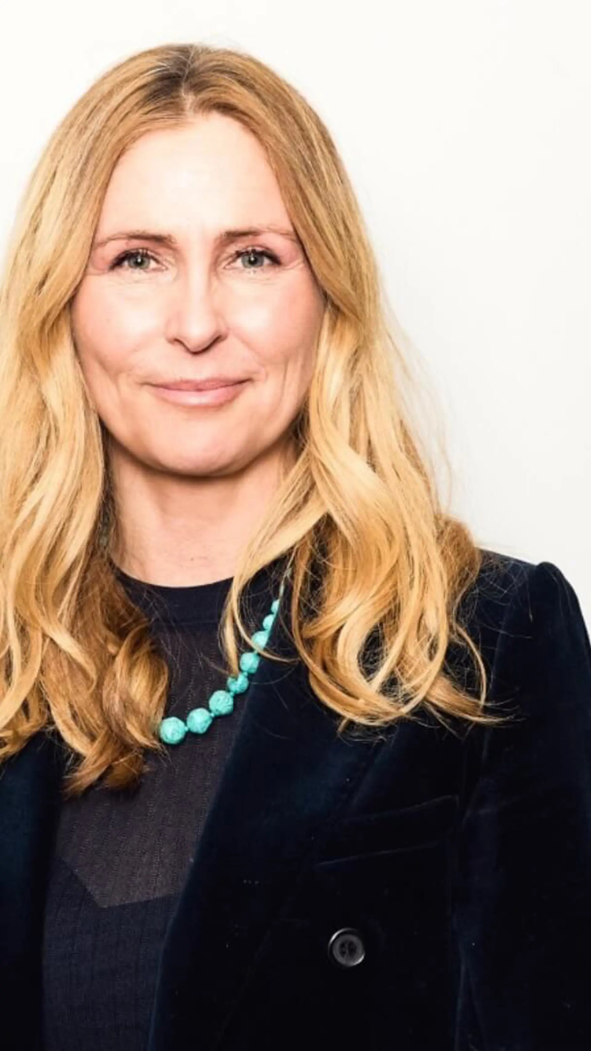 Lykke Møller Kristensen - <p>Journalist, forfatter &amp; rådgiver med mere end 15 års erfaring i digital kultur og kommunikation samt konkrete løsninger til skoler, forældre, virksomheder og ledere.</p>