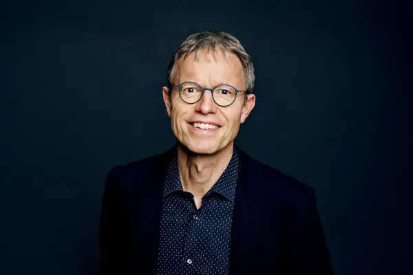 Mister vi vores job til kunstig intelligens? Tre scenarier for fremtidens arbejdsmarked