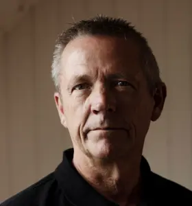 Jesper Kristensen - Tidligere PET-kildefører fortæller om et liv i dansk politi og efterretningstjeneste, Samsam-sagen og valget, der ændrede alt.