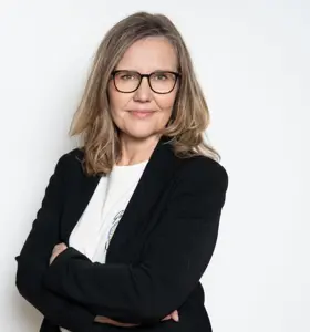 Rikke Viemose - Journalist, forfatter og debattør, der skarpt belyser emner som køn, stalking, kultur og cancelkultur med erfaringer fra hendes professionelle og personlige liv.