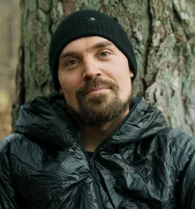 Rasmus Kragh - Coach, eventyrer, mentaltræner og tidligere bjergbestiger med erfaringer fra ekstreme ekspeditioner til stærkere mental balance og bæredygtig motivation.