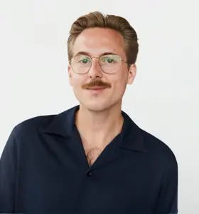 Thomas Korsgaard - Prisvindende forfatter og en af Danmarks mest opsigtsvækkende og overbevisende litterære talenter - om forfatterskab, ophav og social arv.