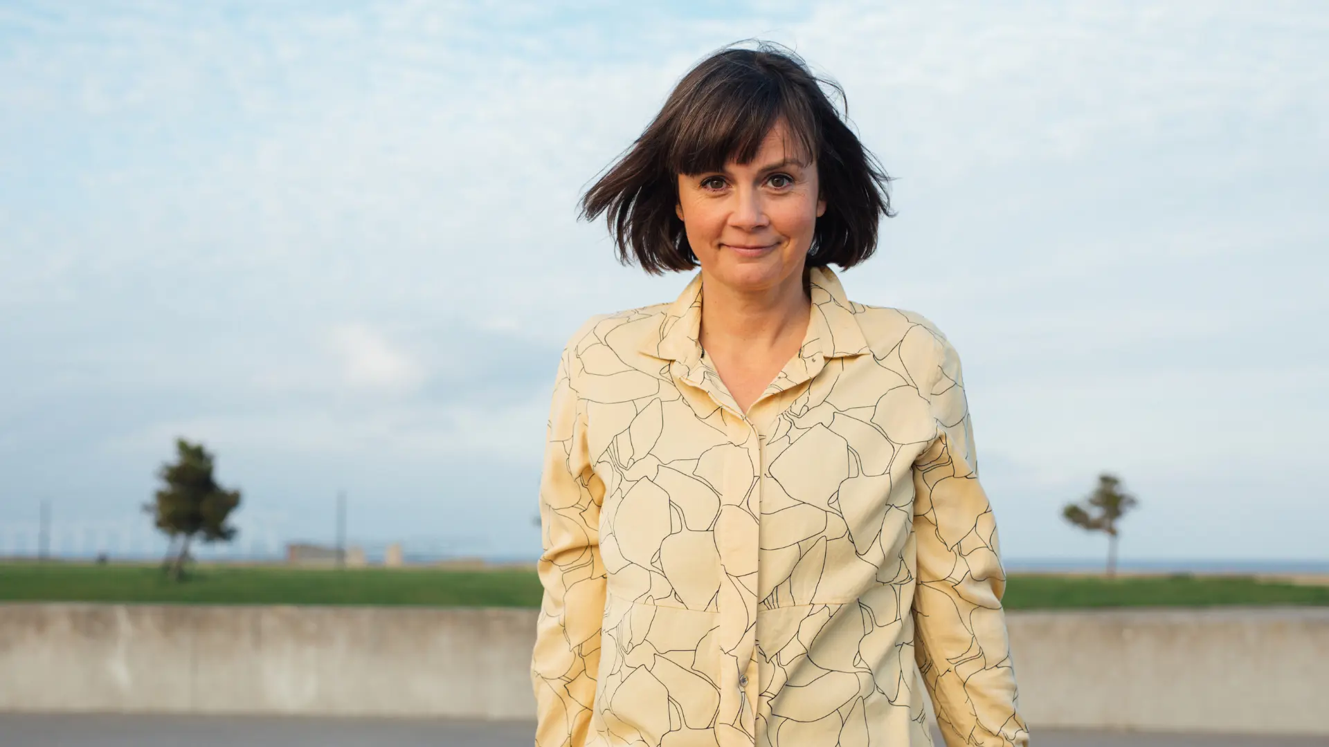 Maria Månson - <p dir="ltr">Kulturjournalist, podcastvært og erfaren formidler giver indsigt i livet som pårørende, de forbudte følelser og at finde balancen i krisetider.</p>