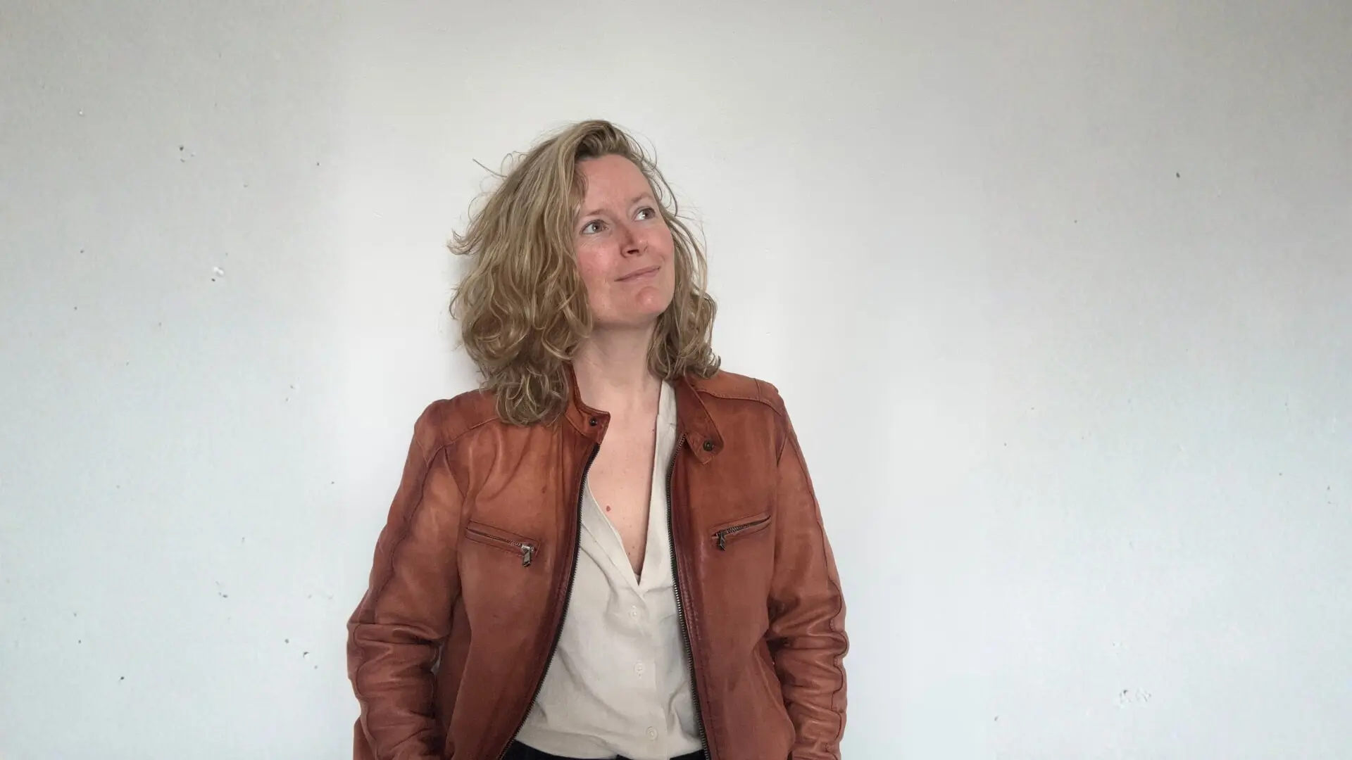 Christina Toldbo - <p data-start="358" data-end="519">Christina Toldbo er astrofysiker, rumekspert og erfaren formidler, der tager publikum med på en rejse ud i universet.</p>