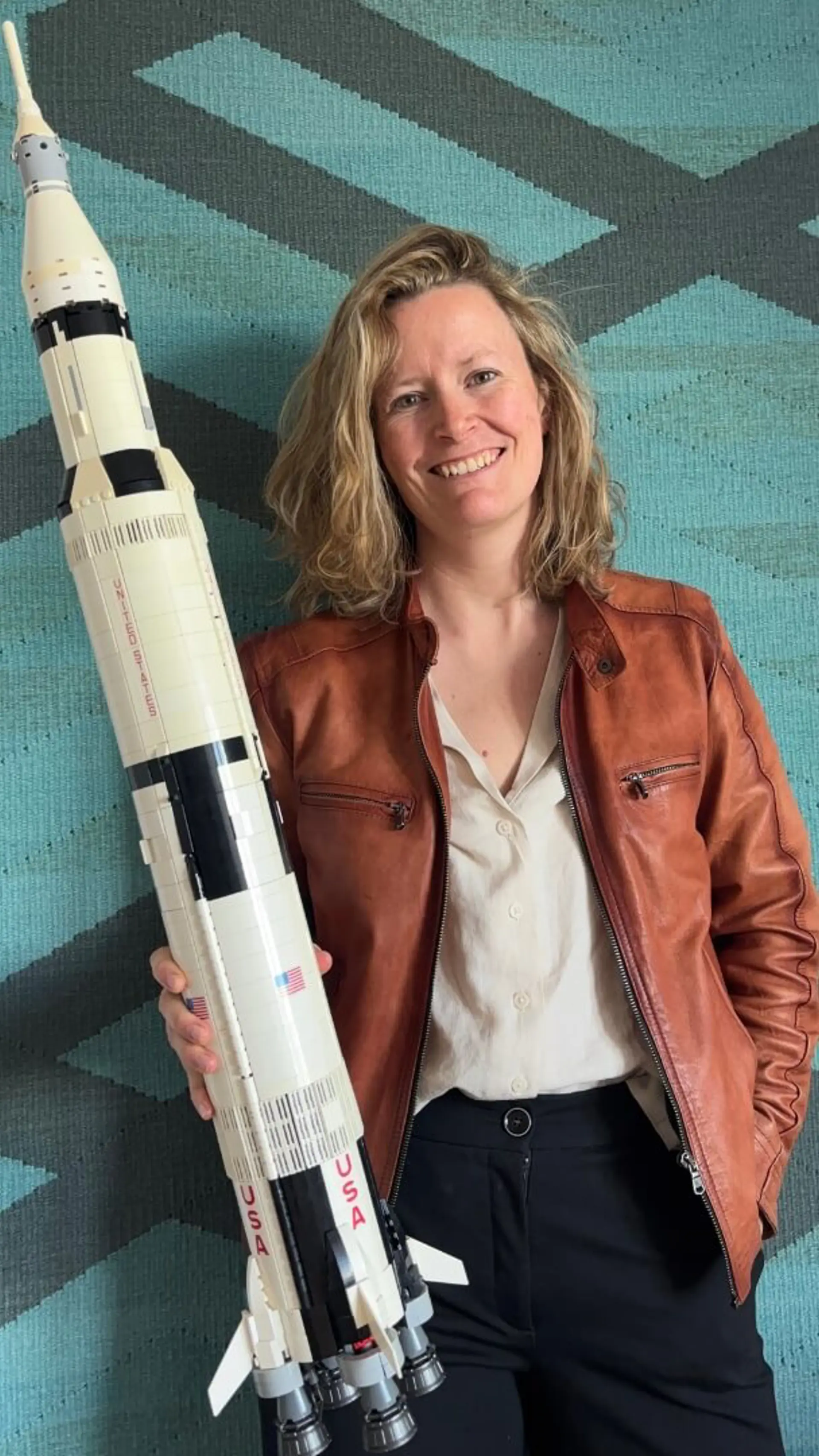 Christina Toldbo - <p data-start="358" data-end="519">Christina Toldbo er astrofysiker, rumekspert og erfaren formidler, der tager publikum med på en rejse ud i universet.</p>