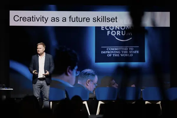Tænk ud af boksen med kunstig intelligens