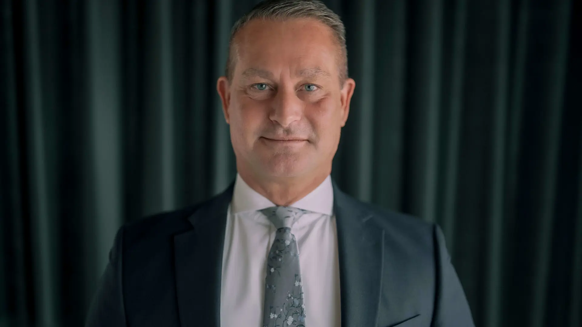 Ulrik Bie - <p>Få skarpe økonomiske og politiske analyser med Ulrik Bie – økonomisk redaktør på Berlingske og tidl. cheføkonom.&nbsp;</p>