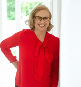 Kay Xander Mellish - Kulturcoach, med humoristiske og lærerige foredrag om dansk arbejdskultur, samarbejde og mødet mellem danskere og udlændinge.