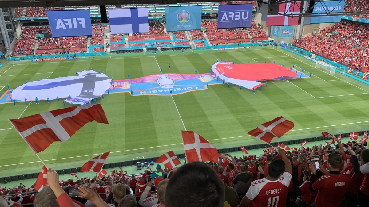 Solidt spil og dansk vindermentalitet bærer Danmark frem mod mulige EM guld-drømme: men hvad kan vi lære af fodbolden?