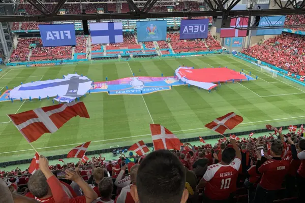 Solidt spil og dansk vindermentalitet bærer Danmark frem mod mulige EM guld-drømme: men hvad kan vi lære af fodbolden?