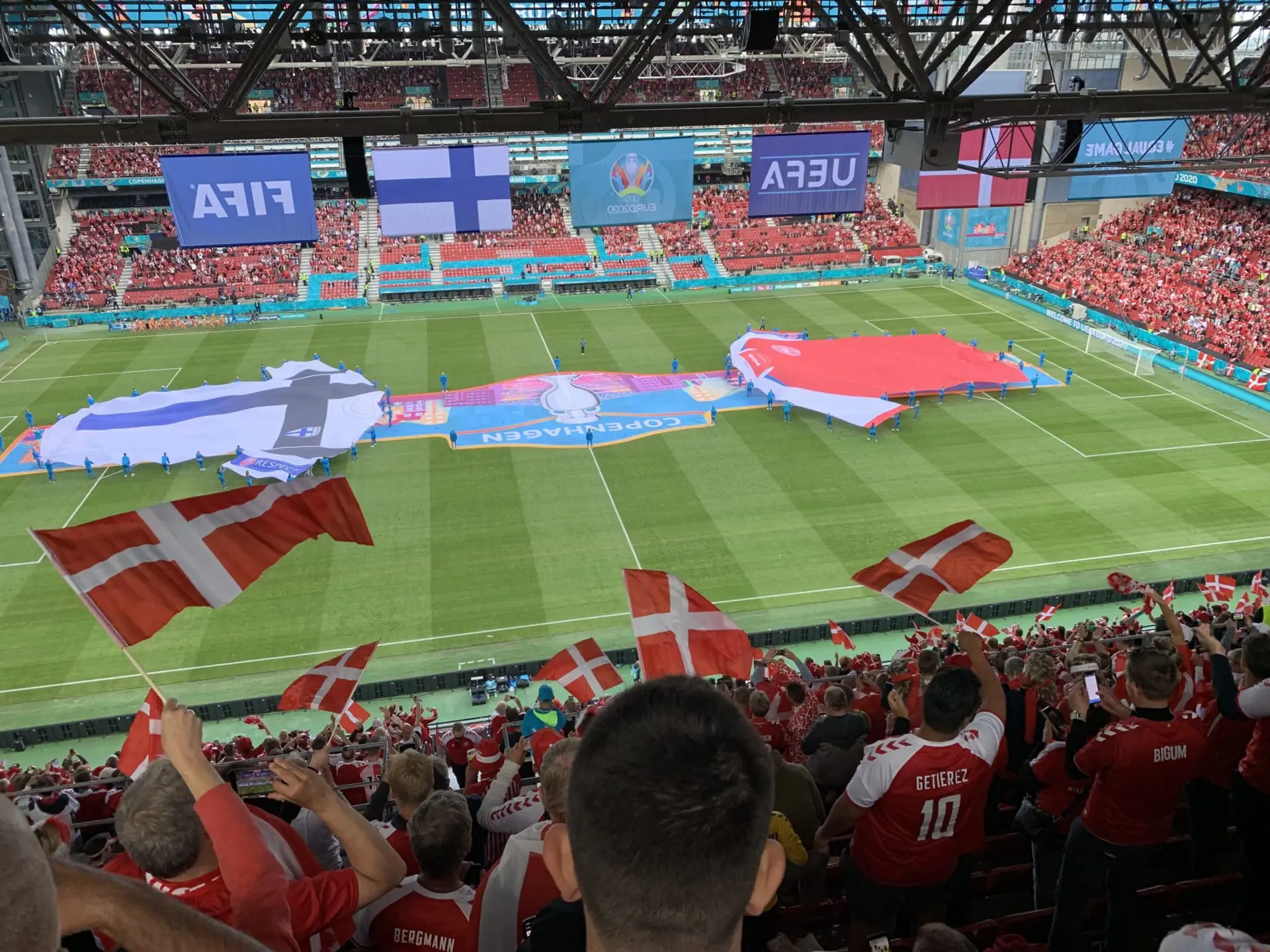 Solidt spil og dansk vindermentalitet bærer Danmark frem mod mulige EM guld-drømme: men hvad kan vi lære af fodbolden?
